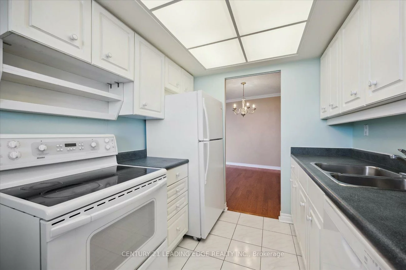 7811, Yonge, Thornhill, Markham