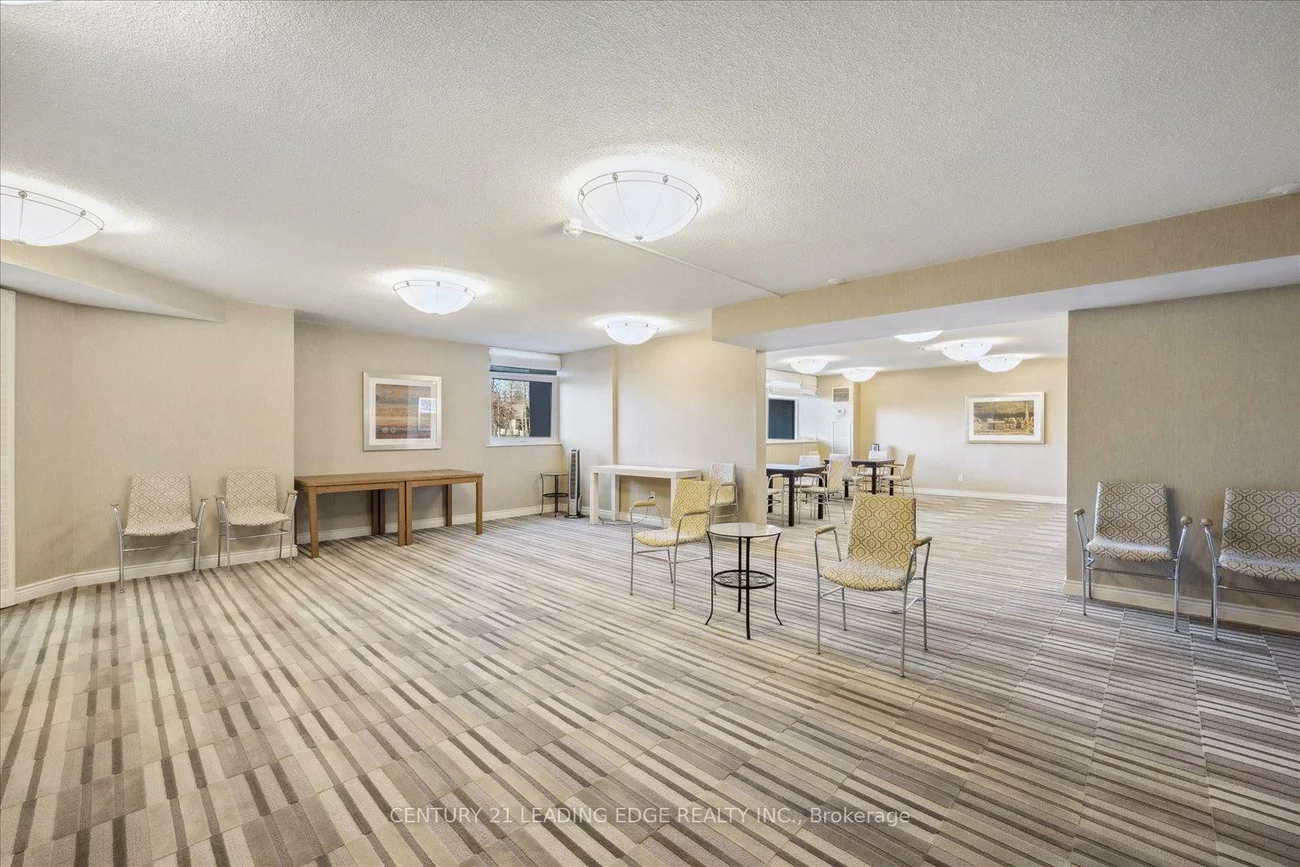 7811, Yonge, Thornhill, Markham