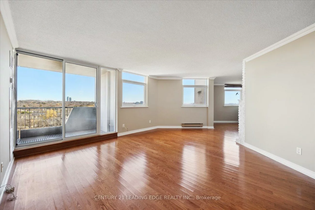 7811, Yonge, Thornhill, Markham