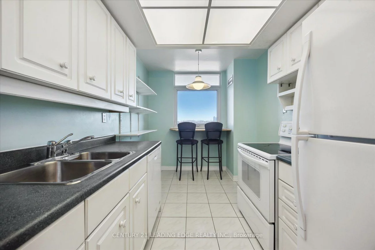 7811, Yonge, Thornhill, Markham