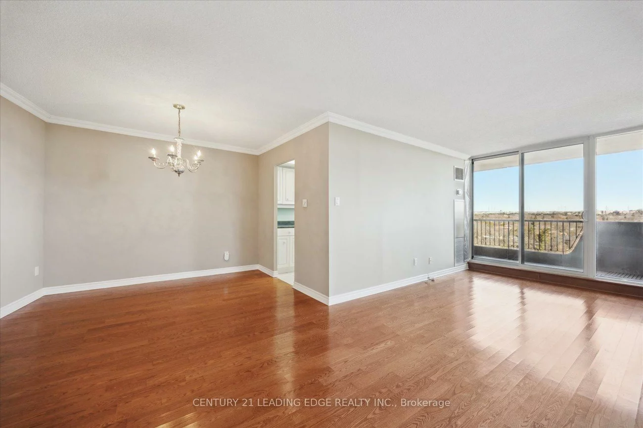7811, Yonge, Thornhill, Markham