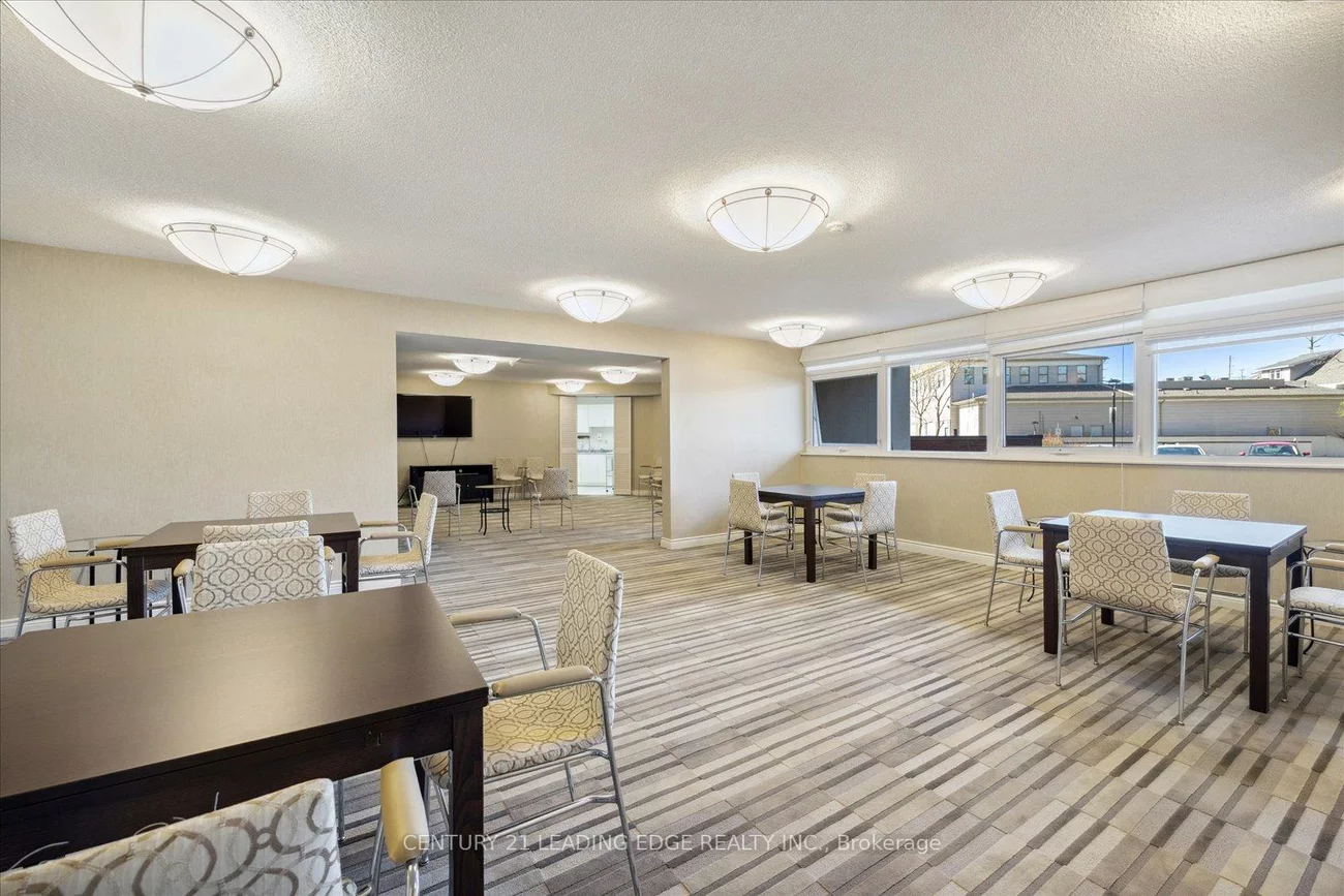 7811, Yonge, Thornhill, Markham