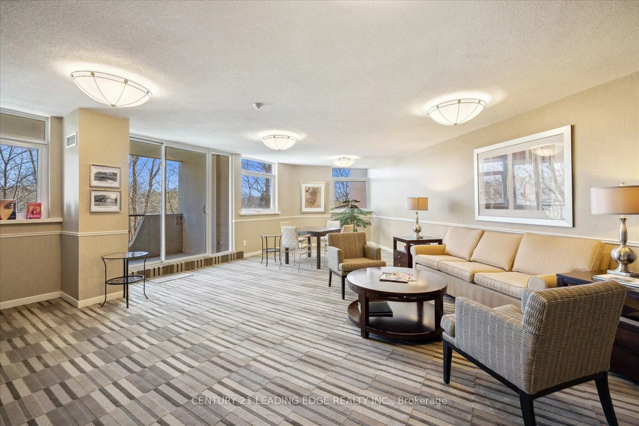 7811, Yonge, Thornhill, Markham