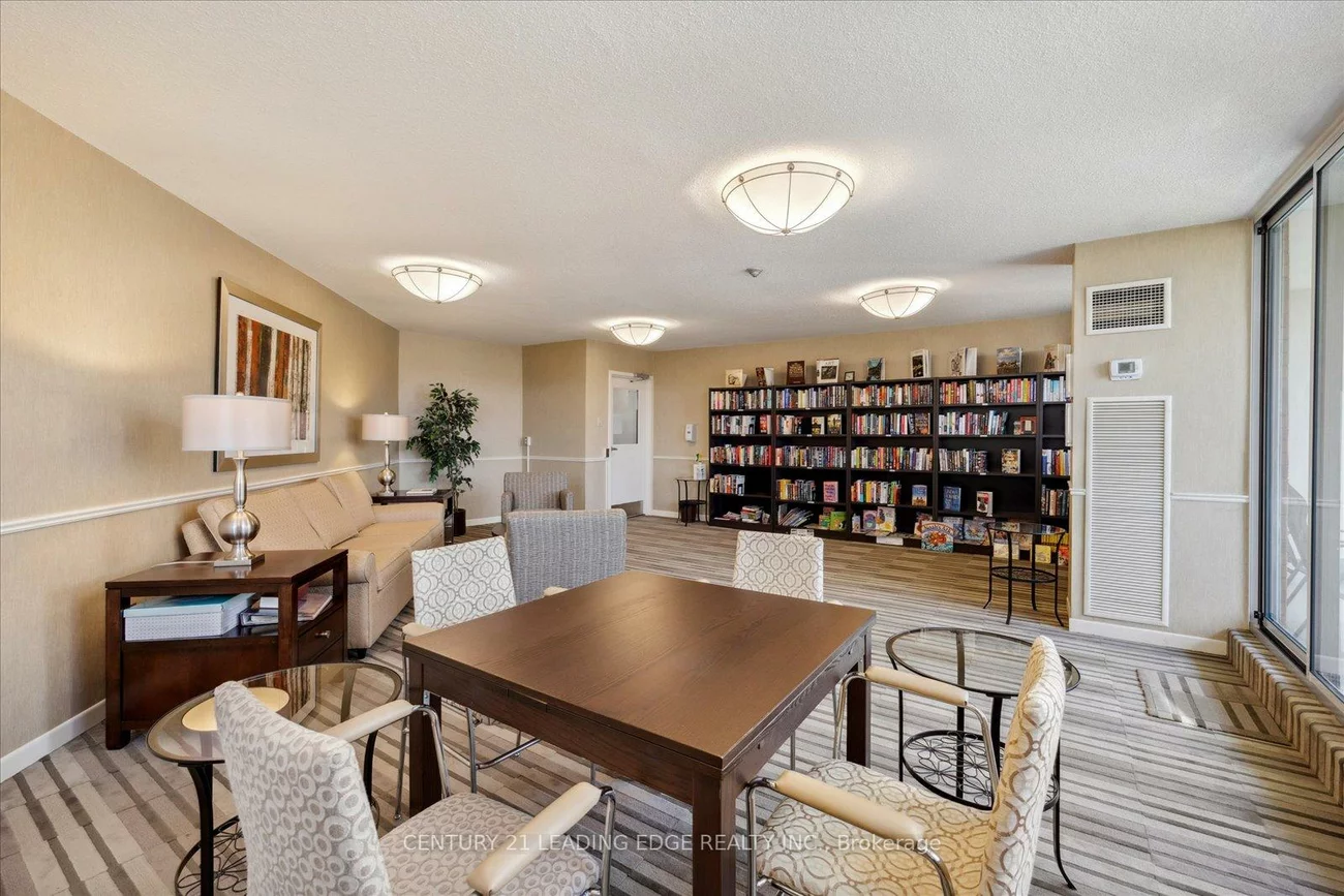 7811, Yonge, Thornhill, Markham