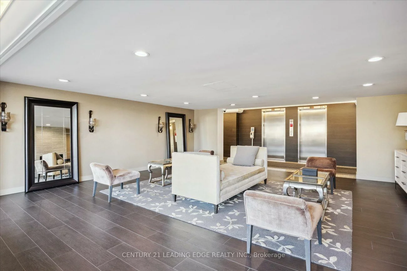 7811, Yonge, Thornhill, Markham