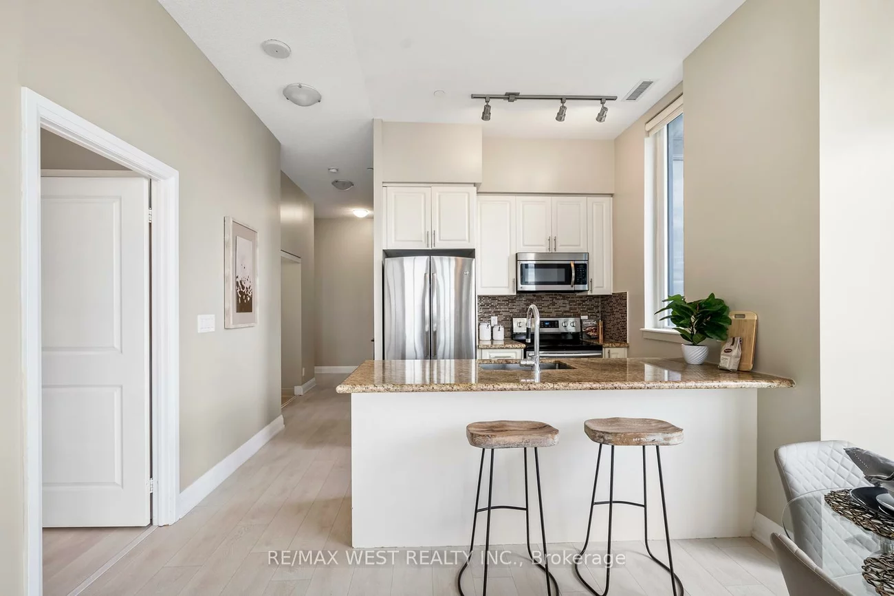 7161, YONGE, Thornhill, Markham