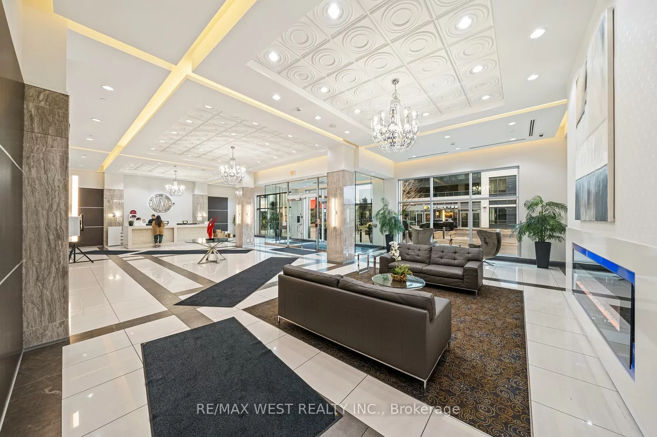 7161, YONGE, Thornhill, Markham
