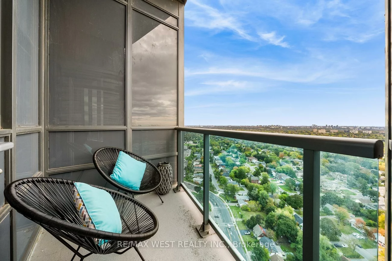7161, YONGE, Thornhill, Markham