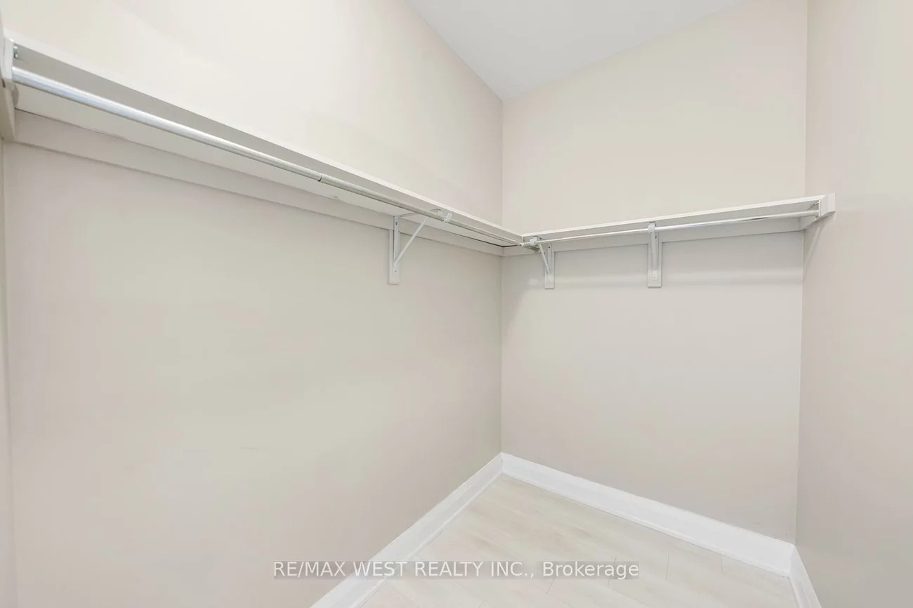 7161, YONGE, Thornhill, Markham