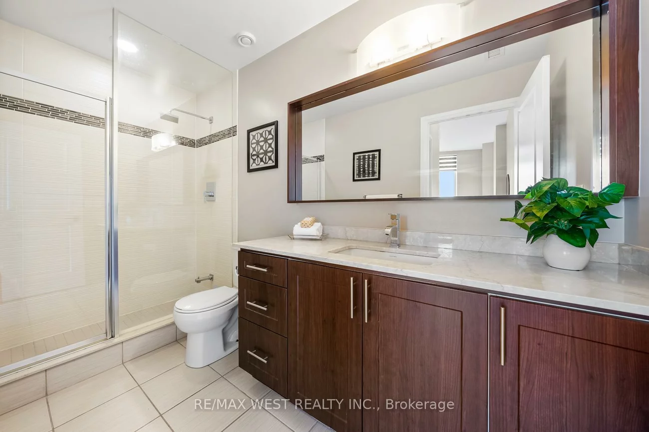 7161, YONGE, Thornhill, Markham