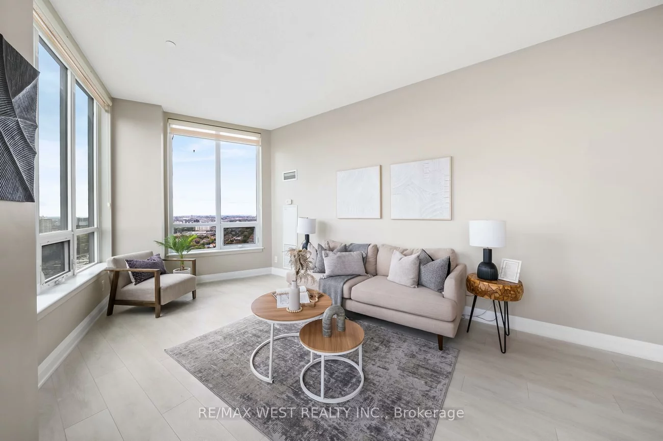 7161, YONGE, Thornhill, Markham