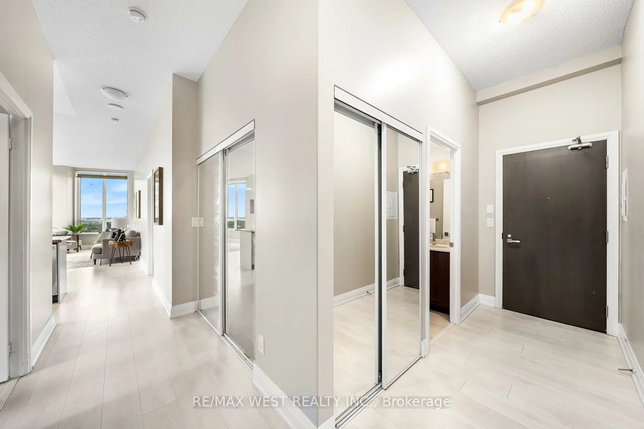 7161, YONGE, Thornhill, Markham