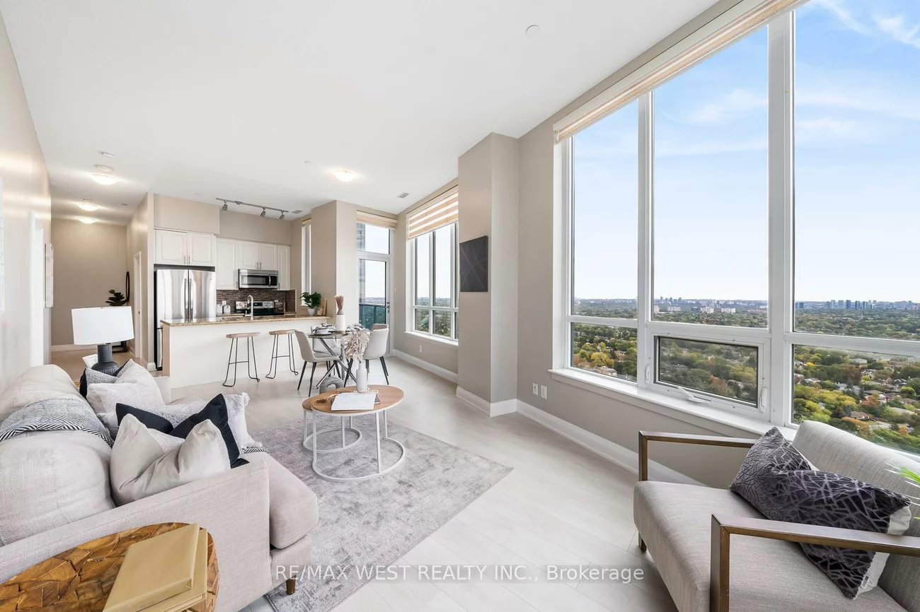 7161, YONGE, Thornhill, Markham