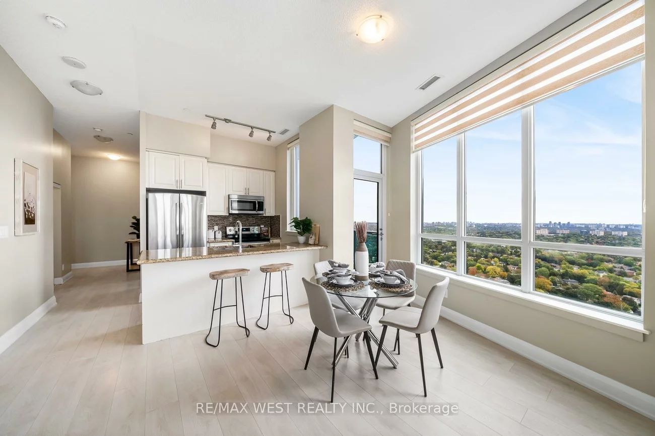 7161, YONGE, Thornhill, Markham