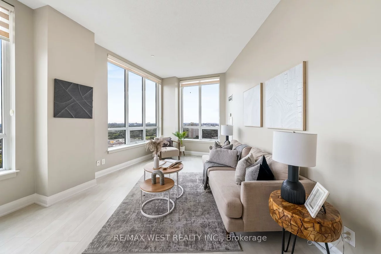 7161, YONGE, Thornhill, Markham