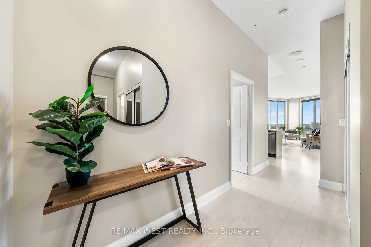 7161, YONGE, Thornhill, Markham