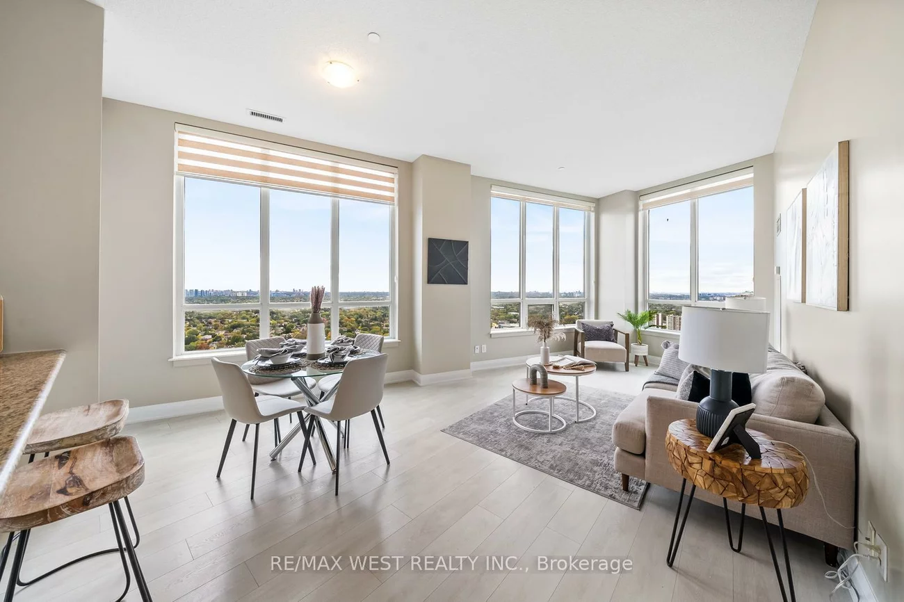 7161, YONGE, Thornhill, Markham