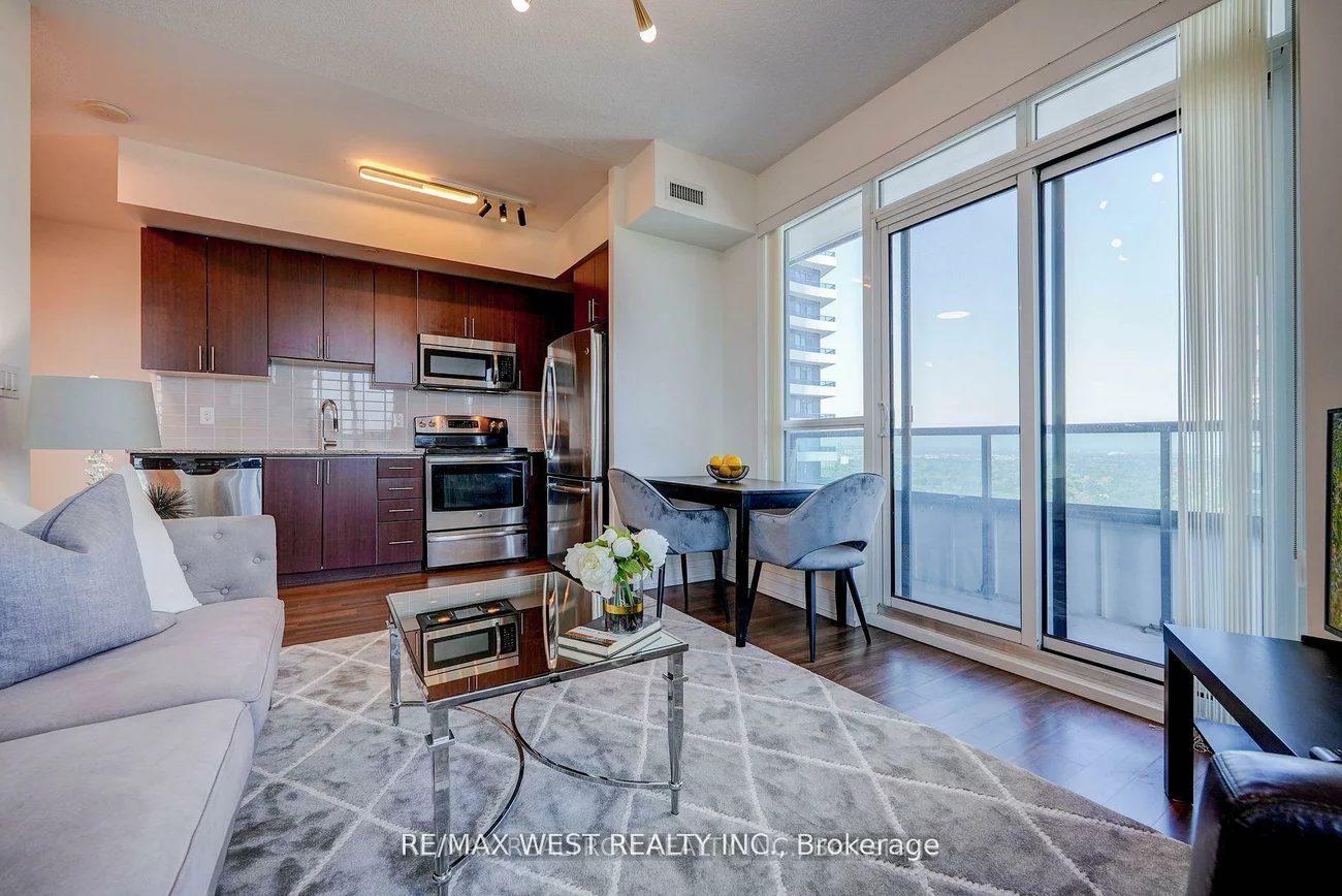 7161, Yonge, Thornhill, Markham