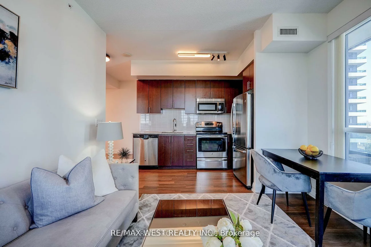 7161, Yonge, Thornhill, Markham
