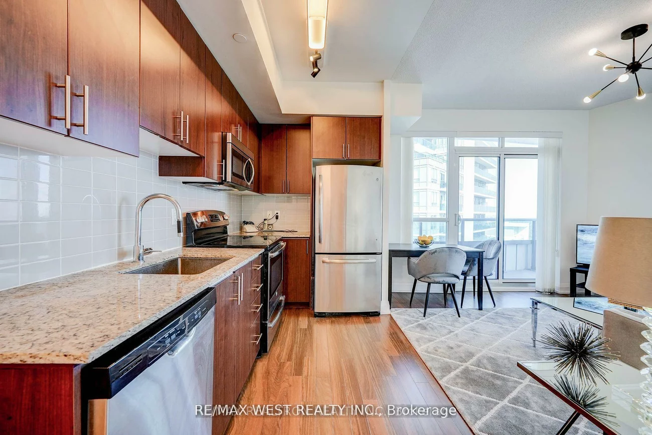 7161, Yonge, Thornhill, Markham