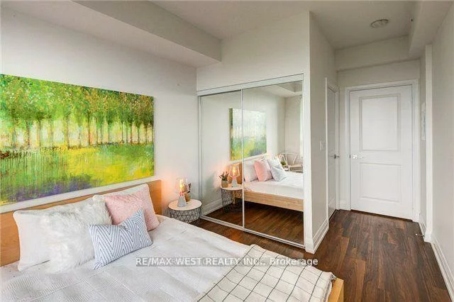 7161, Yonge, Thornhill, Markham