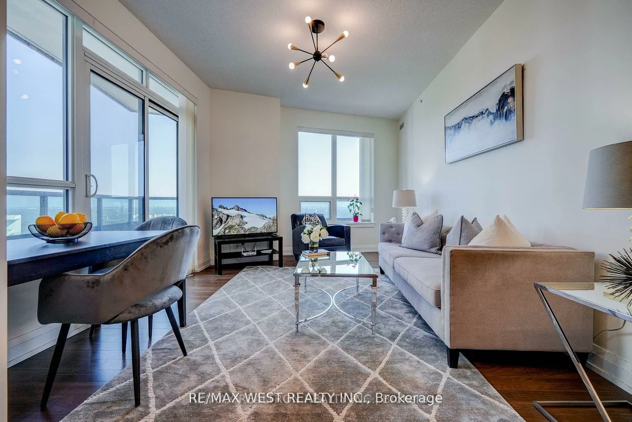 7161, Yonge, Thornhill, Markham