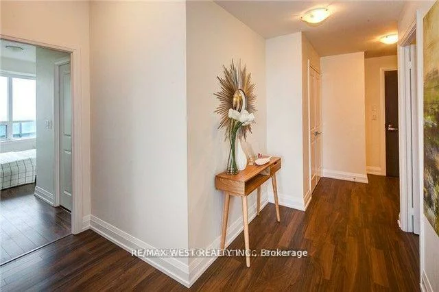7161, Yonge, Thornhill, Markham