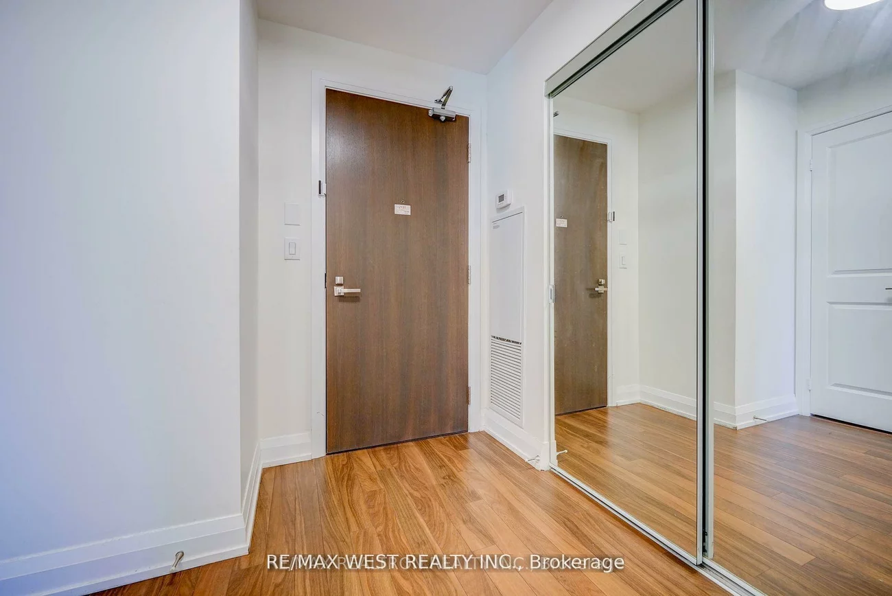 7161, Yonge, Thornhill, Markham