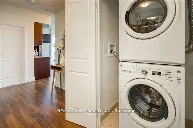 7161, Yonge, Thornhill, Markham