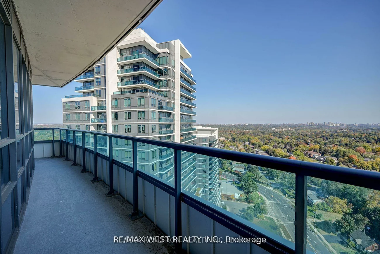 7161, Yonge, Thornhill, Markham