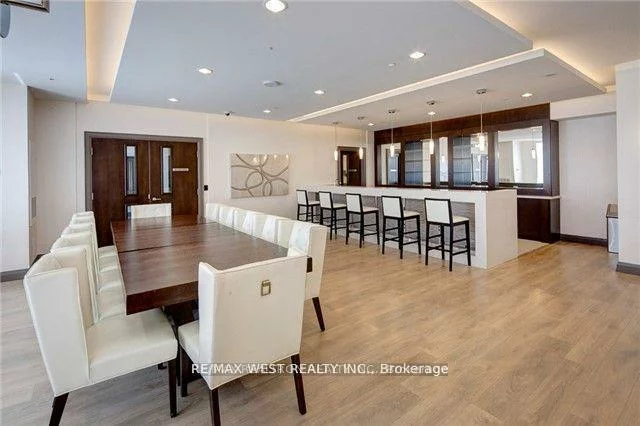 7161, Yonge, Thornhill, Markham