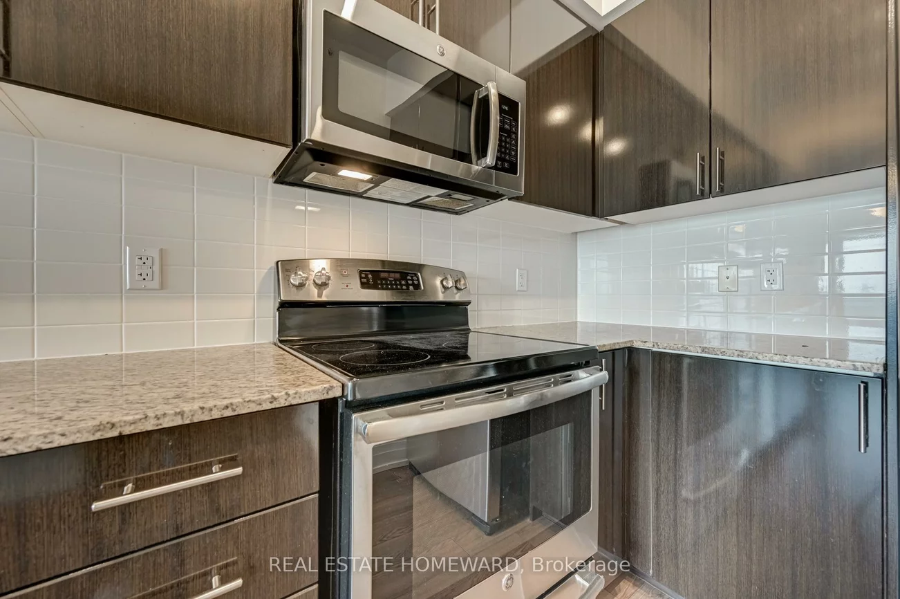 7165, Yonge, Thornhill, Markham