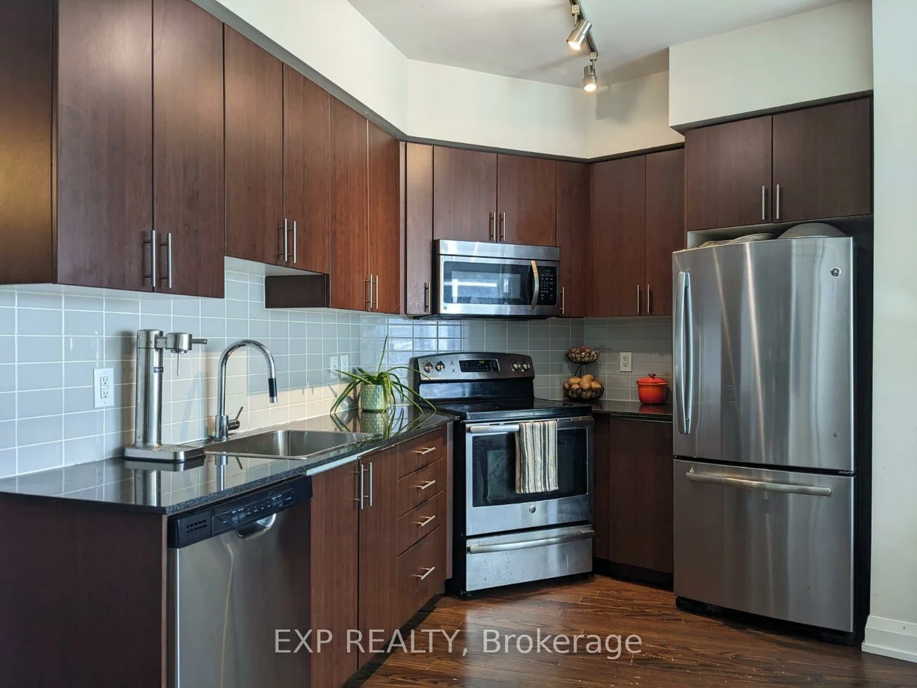 7161, Yonge, Grandview, Markham