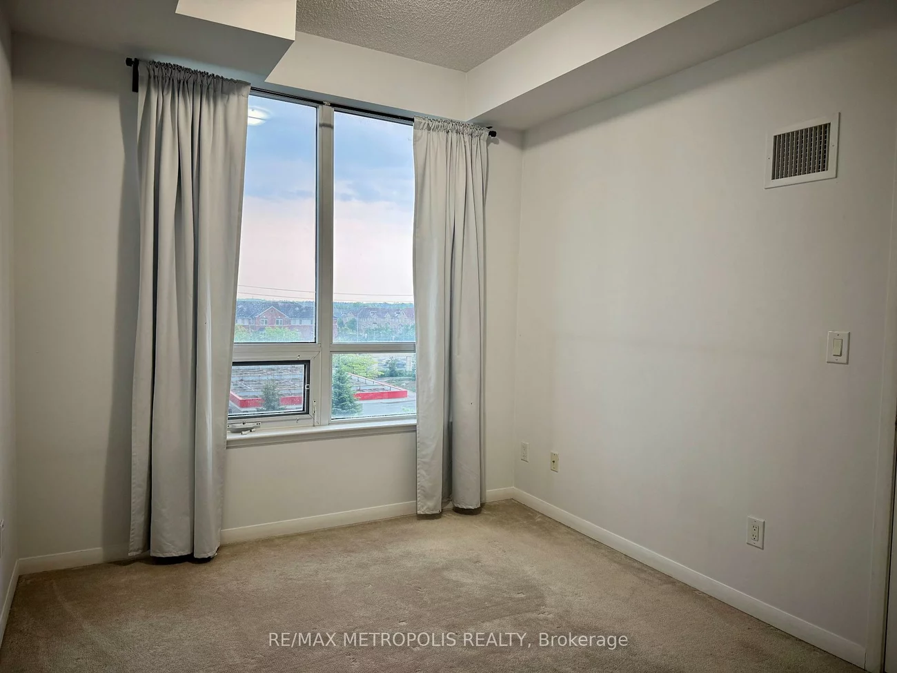 540, Bur Oak, Berczy, Markham