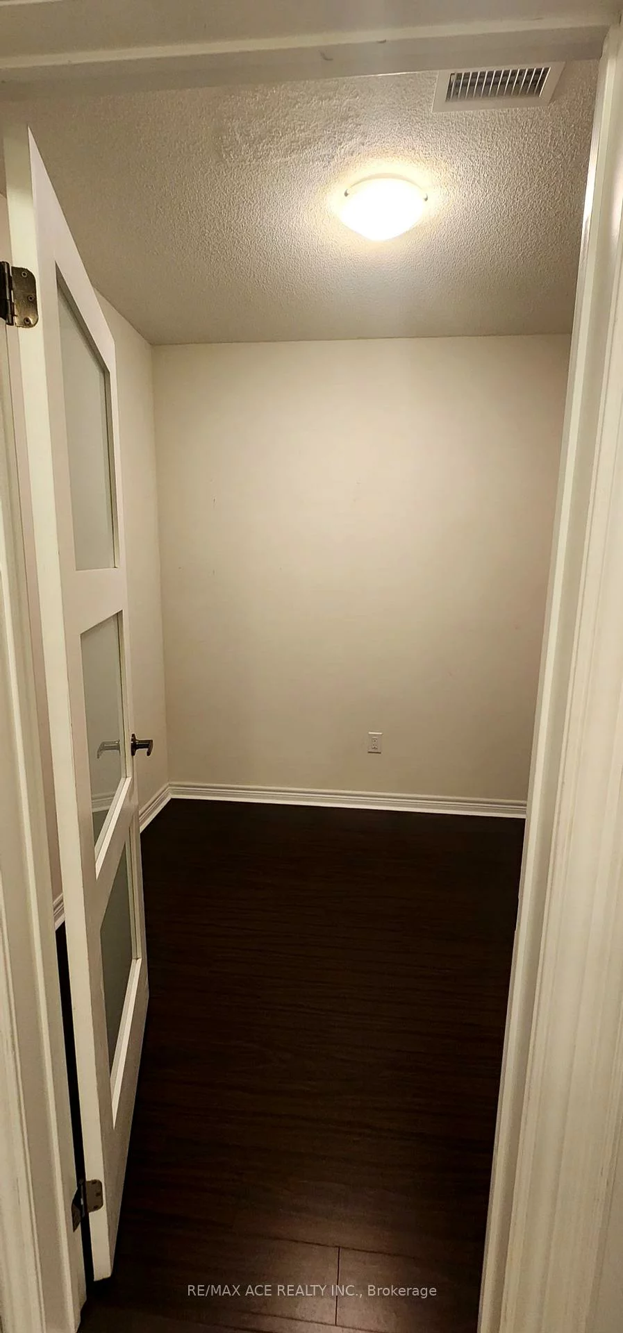 7325, Markham, Cedarwood, Markham
