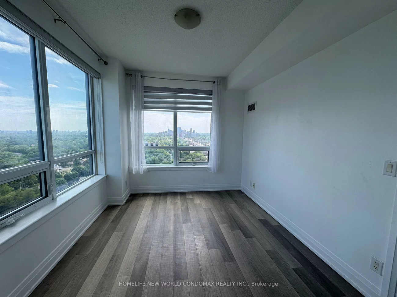 7165, Yonge, Grandview, Markham
