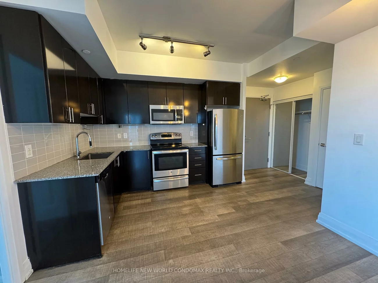 7165, Yonge, Grandview, Markham