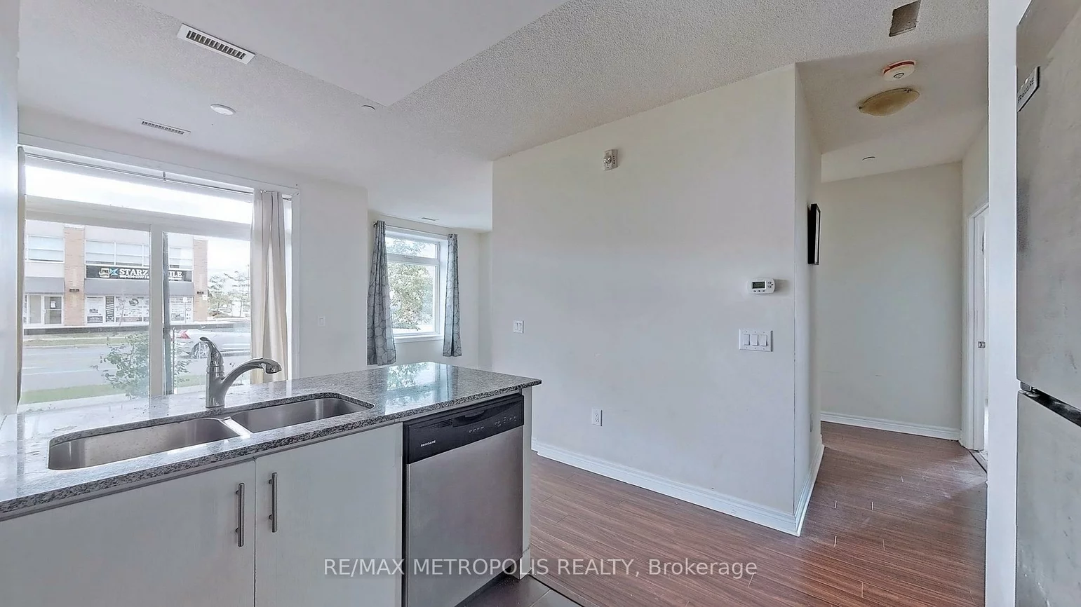 7325, Markham, Cedarwood, Markham
