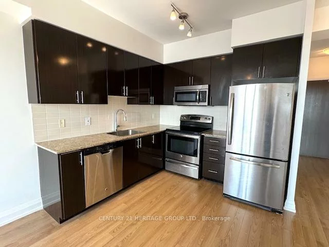 7161, Yonge, Thornhill, Markham
