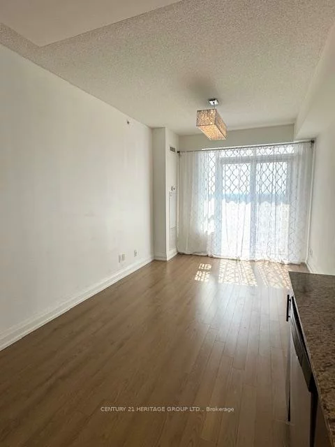 7161, Yonge, Thornhill, Markham