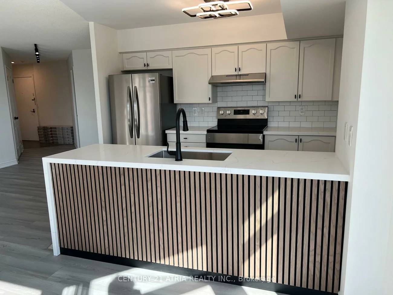 135, Pond, Commerce Valley, Markham