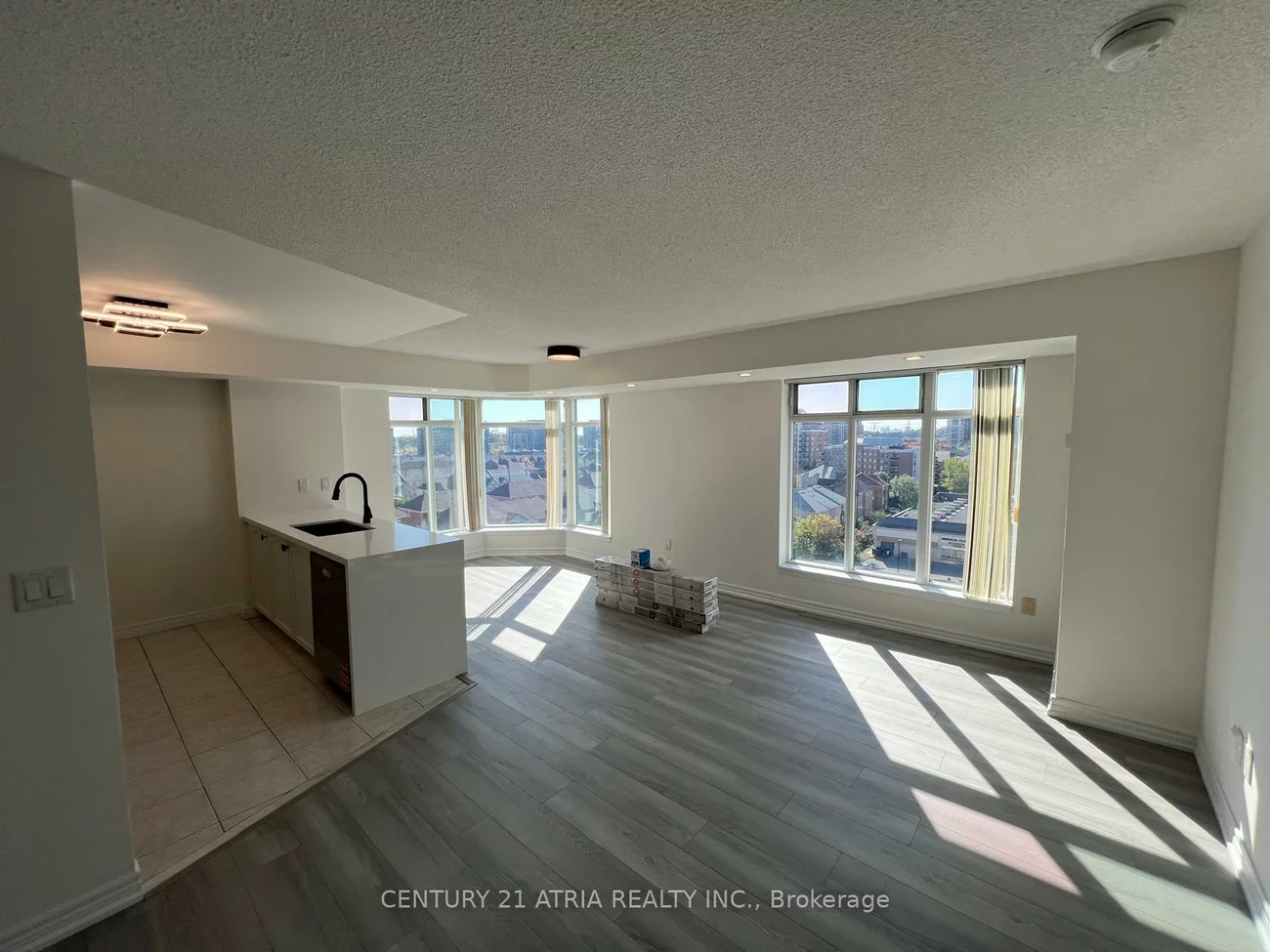 135, Pond, Commerce Valley, Markham