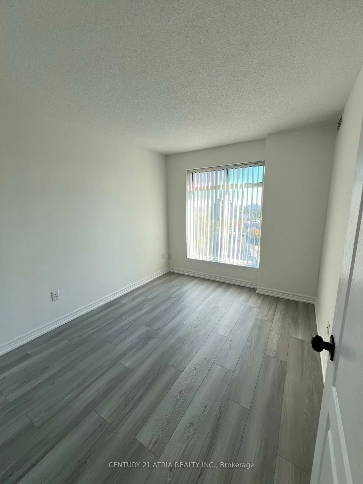 135, Pond, Commerce Valley, Markham