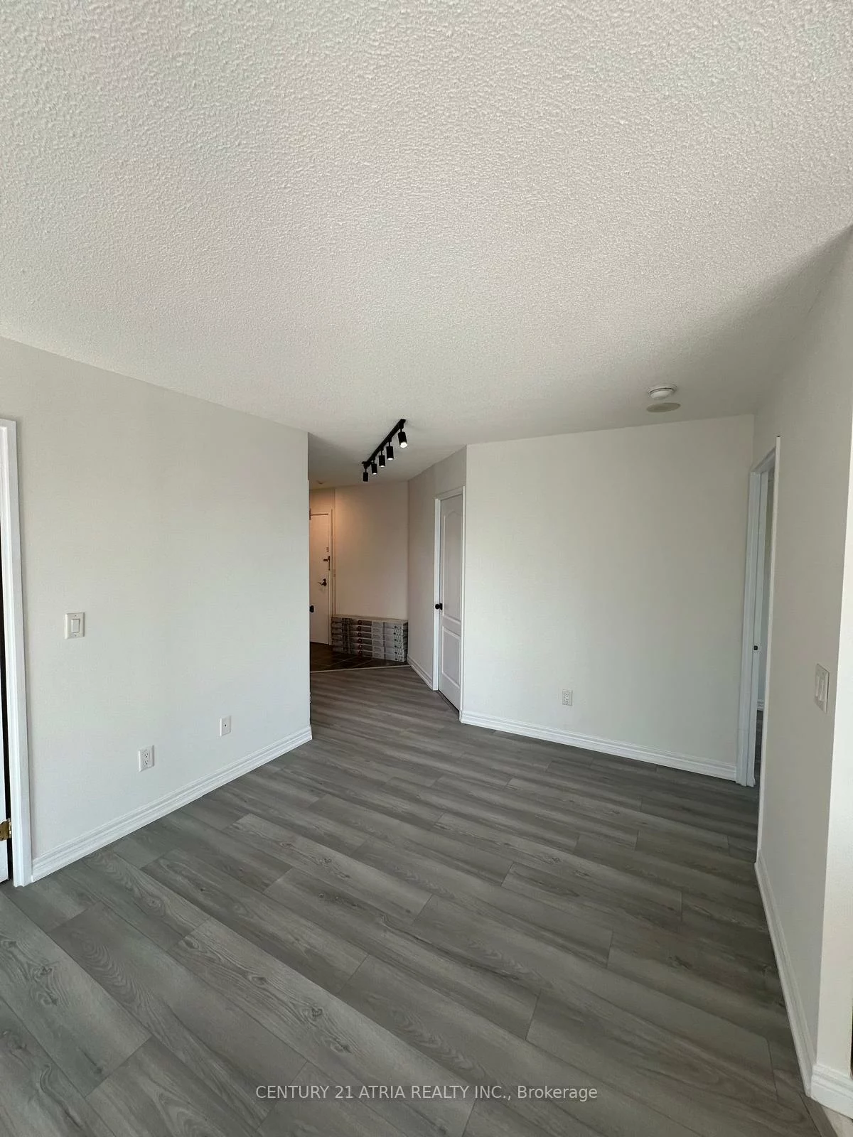 135, Pond, Commerce Valley, Markham