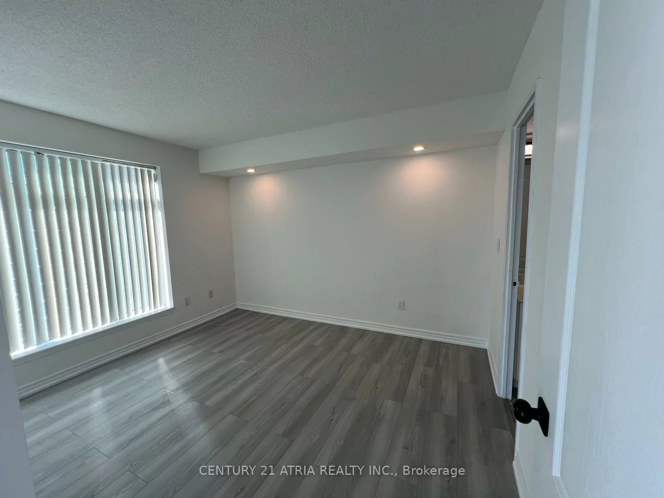 135, Pond, Commerce Valley, Markham