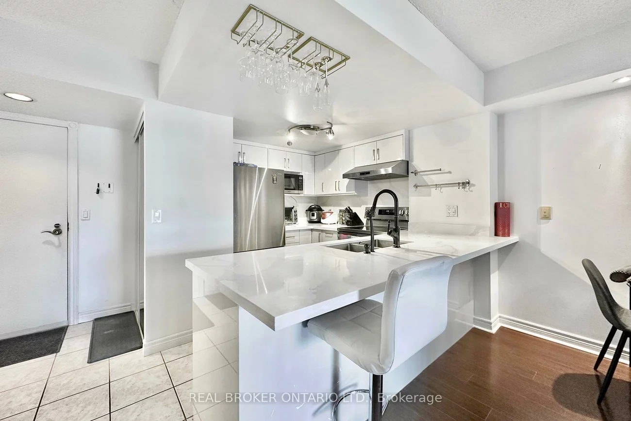 135, Pond, Commerce Valley, Markham