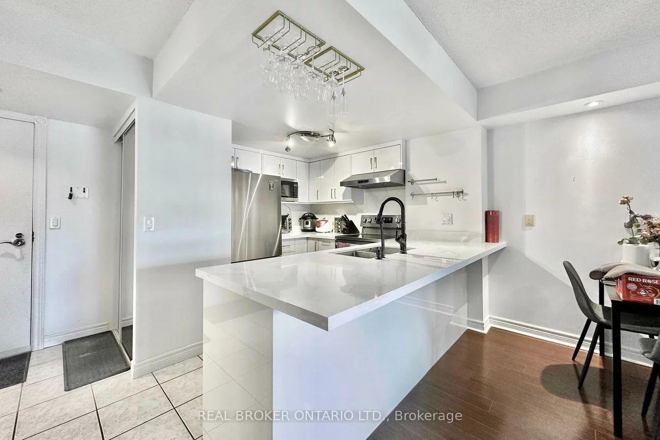 135, Pond, Commerce Valley, Markham