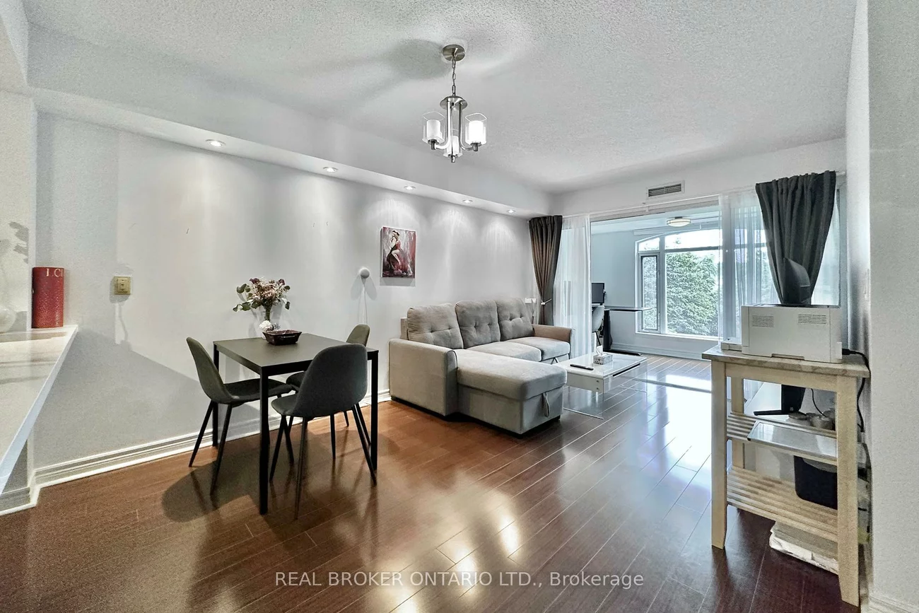 135, Pond, Commerce Valley, Markham
