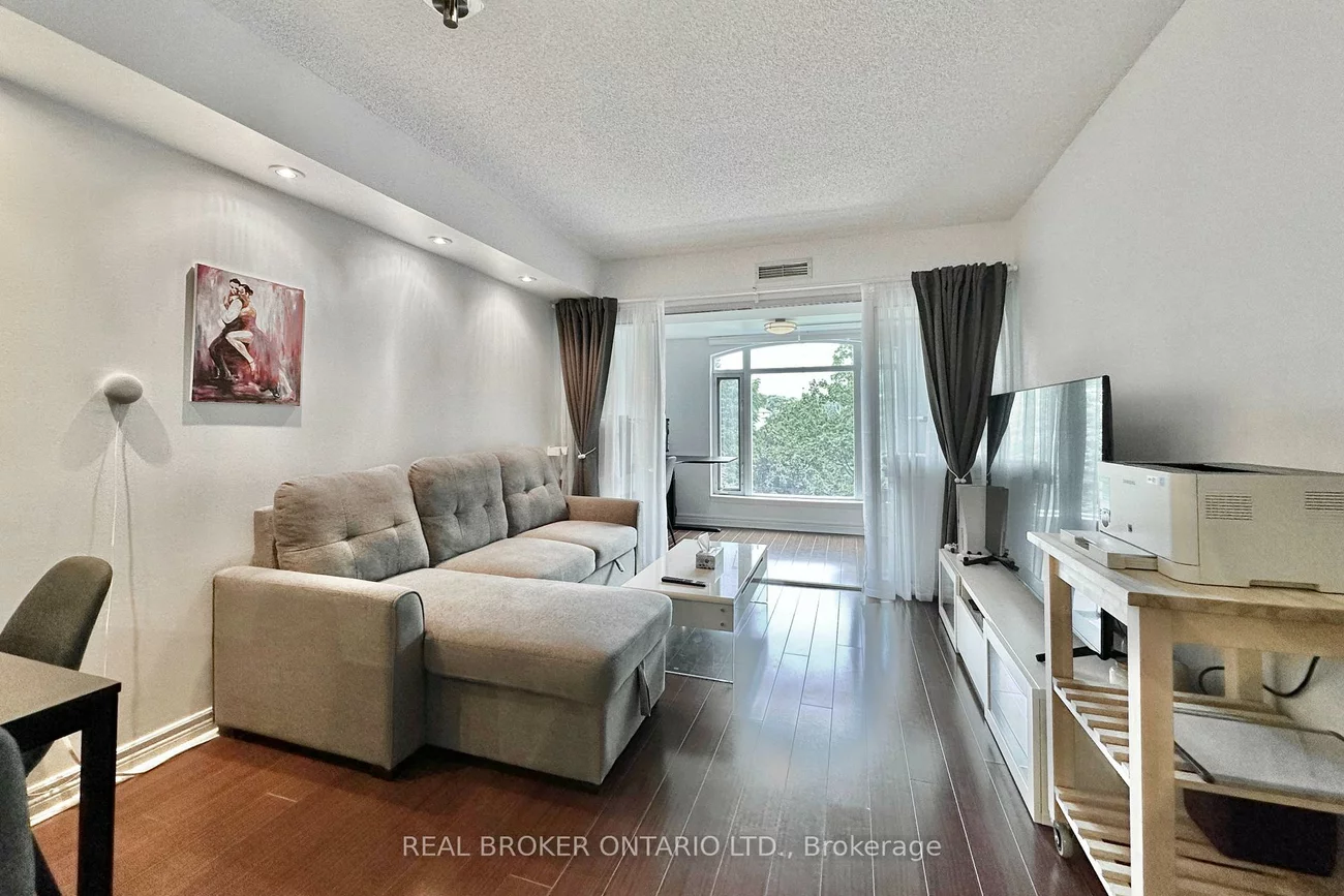 135, Pond, Commerce Valley, Markham
