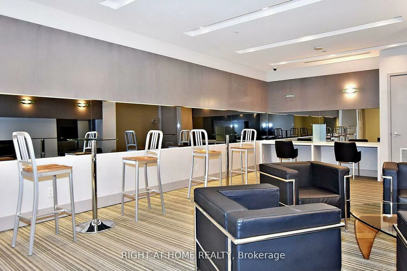 7161, Yonge, Grandview, Markham